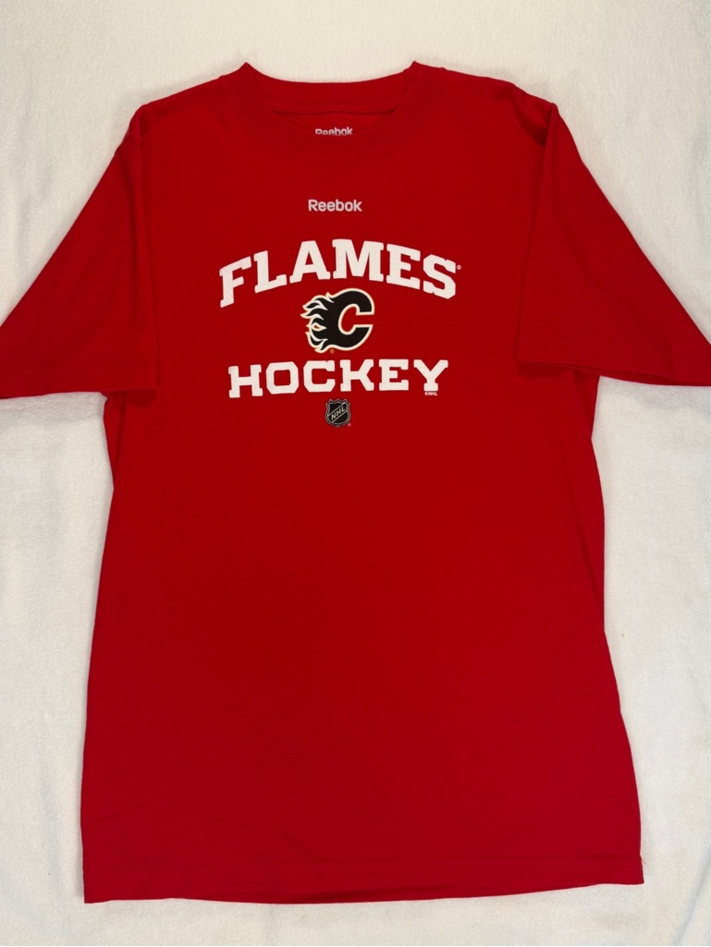 Reebok Red Calgary Flames Hockey Short Sleeve Tee Sporty Summer Tee Size M